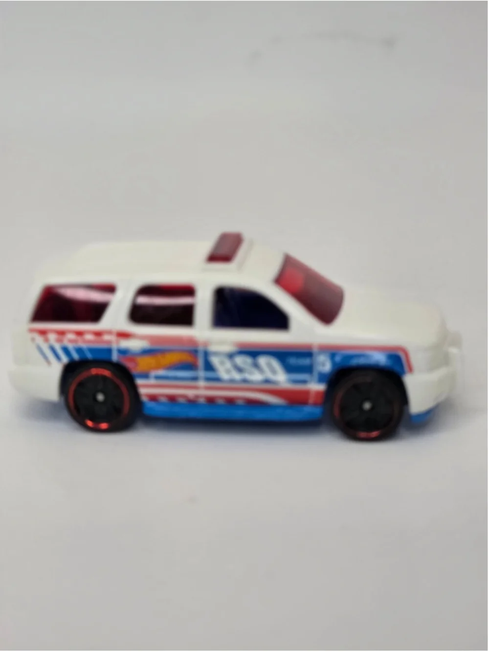 Diecast Vehicle Lot of 8 Trucks Vans SUV Utility Delivery Cars 1:64 Scale